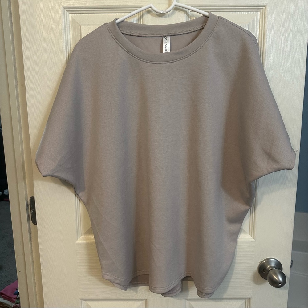 Dear Scarlett Light taupe (hint of purple) top brand new from boutique, size L
